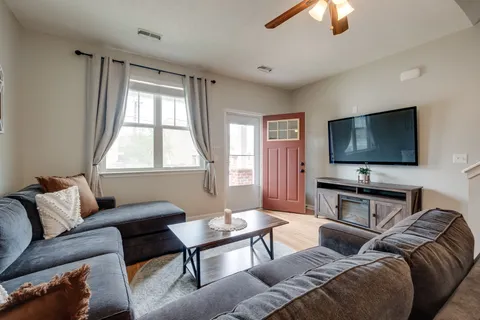 $1,750 | 1037 Capital Funds Court, Nashville, TN 37217