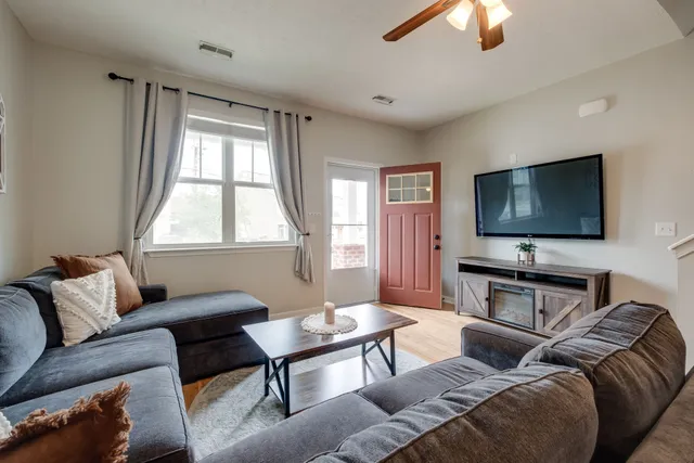 $1,799 | 1037 Capital Funds Court, Nashville, TN 37217