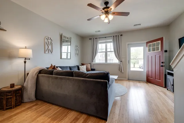 $1,799 | 1037 Capital Funds Court, Nashville, TN 37217