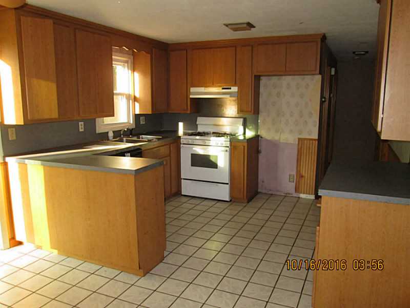 73 Rodney Road Warwick, RI 02889 - Photo 4 of 14 Kitchen.