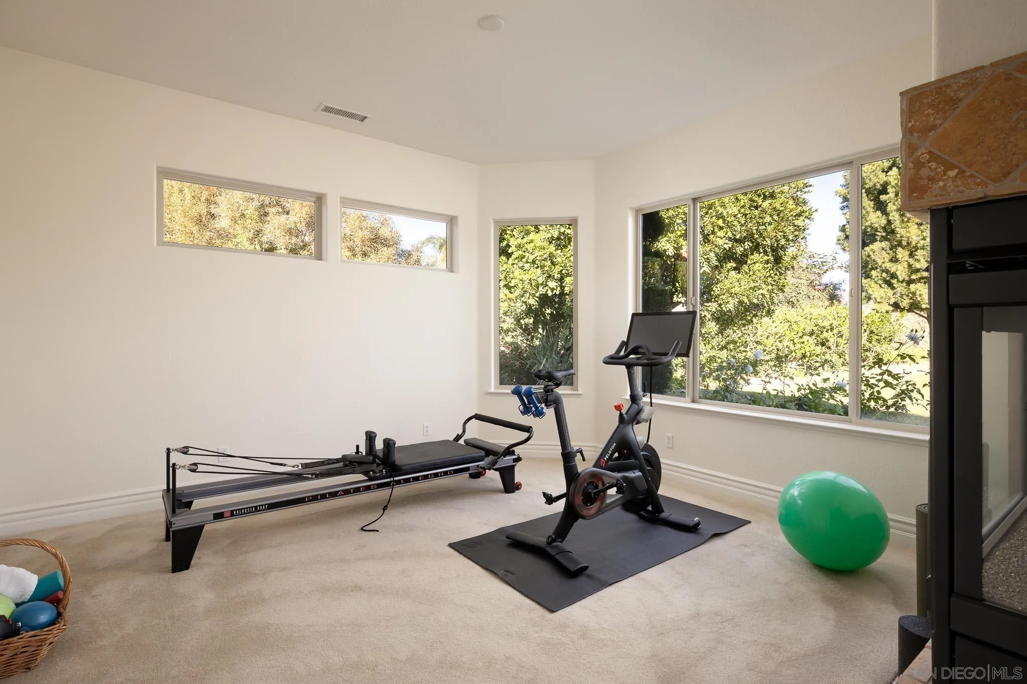 14014 Lake Poway Road Poway, CA 92064 - Photo 23 of 55 a room with gym equipment