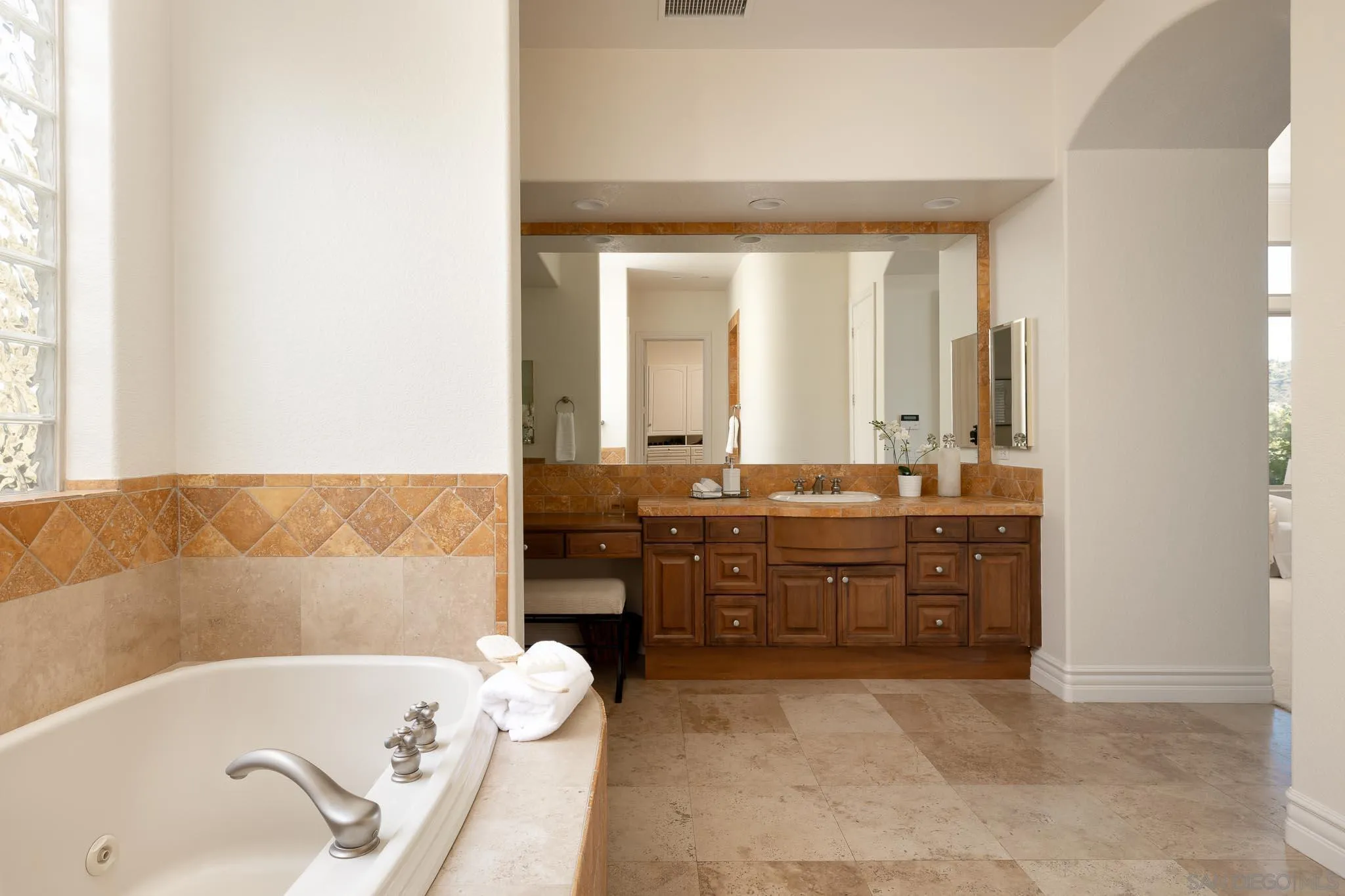 14014 Lake Poway Road Poway, CA 92064 - Photo 24 of 55 a bathroom with a bathtub sink and mirror