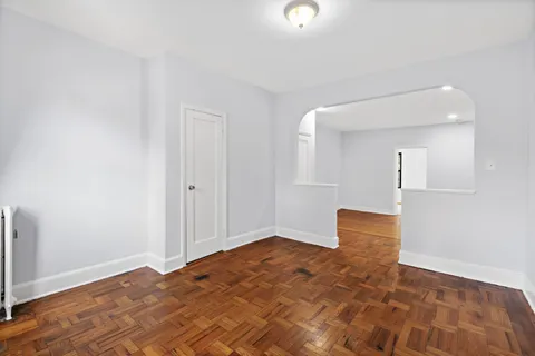 $1,800 | 23 Bentley Avenue, Unit 4, Jersey City, NJ 07304