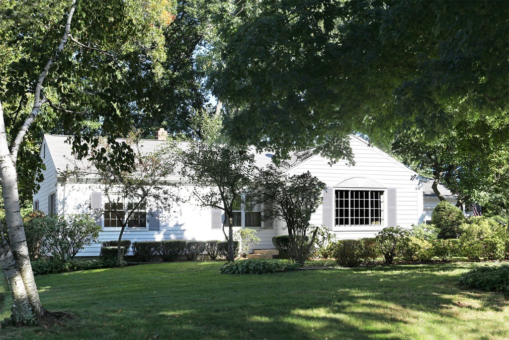 77 Winding Lane Springfield, MA 01118 - Photo 1 of 27