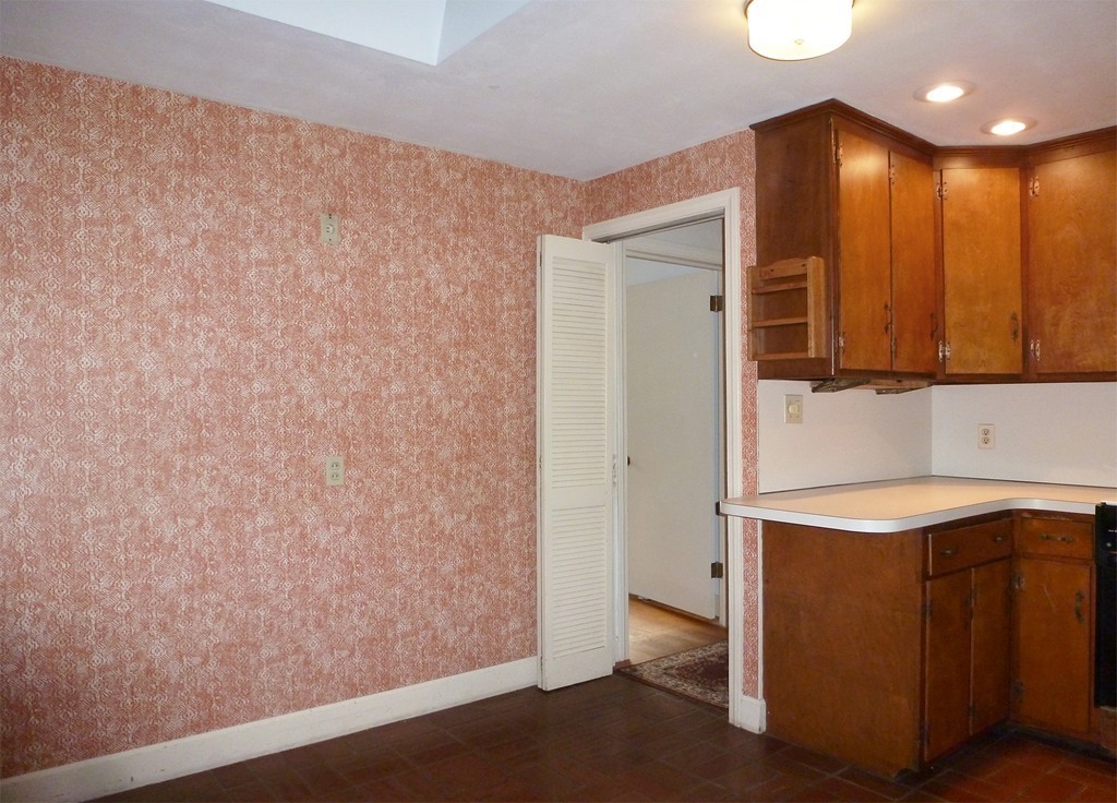 77 Winding Lane Springfield, MA 01118 - Photo 12 of 27