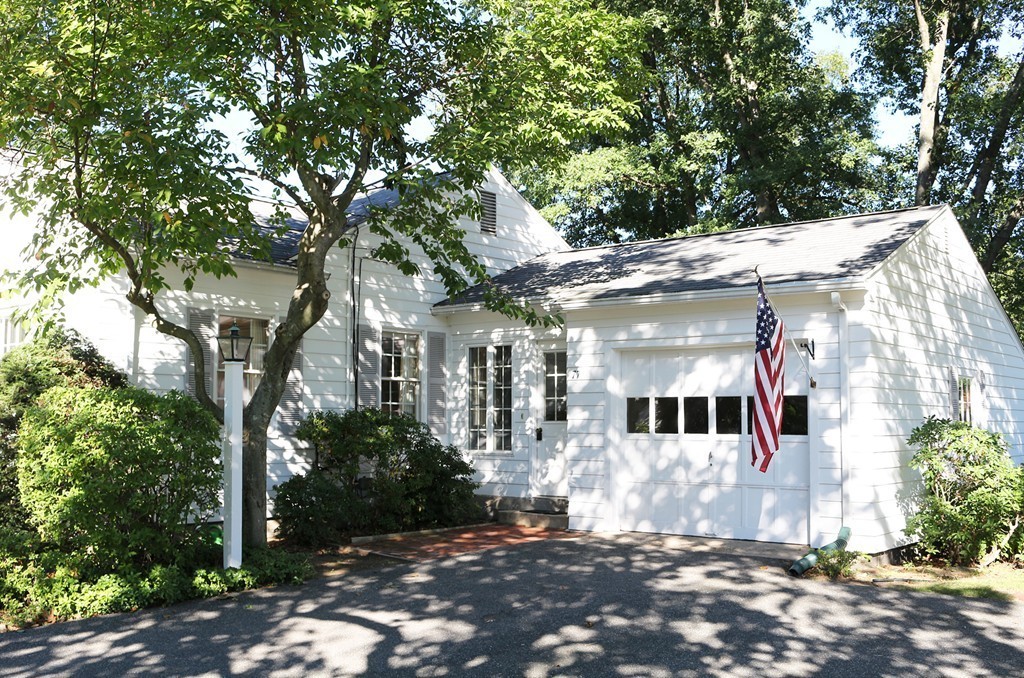 77 Winding Lane Springfield, MA 01118 - Photo 2 of 27