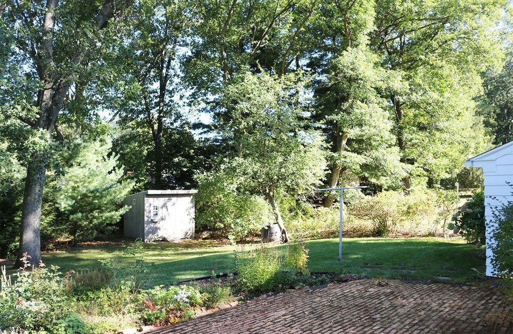 77 Winding Lane Springfield, MA 01118 - Photo 25 of 27