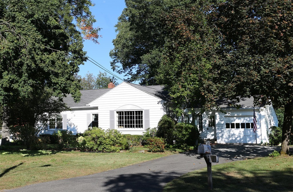 77 Winding Lane Springfield, MA 01118 - Photo 3 of 27