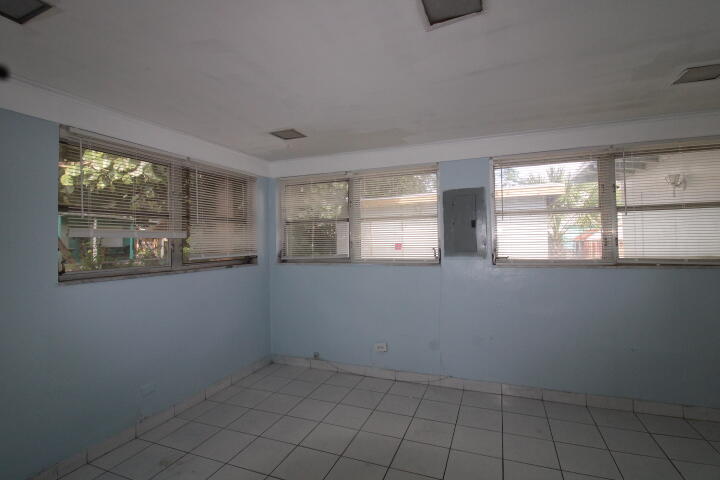 578 West 2nd Street Riviera Beach, FL 33404 - Photo 6 of 15 an empty room with windows