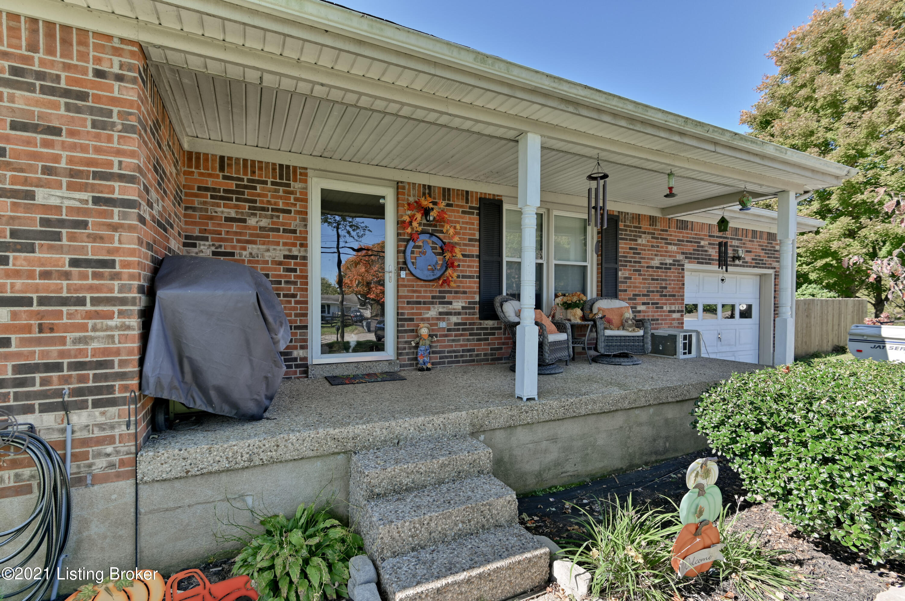 2141 Waddy Road Waddy, KY 40076 - Photo 5 of 28 007 - 20211027 4662