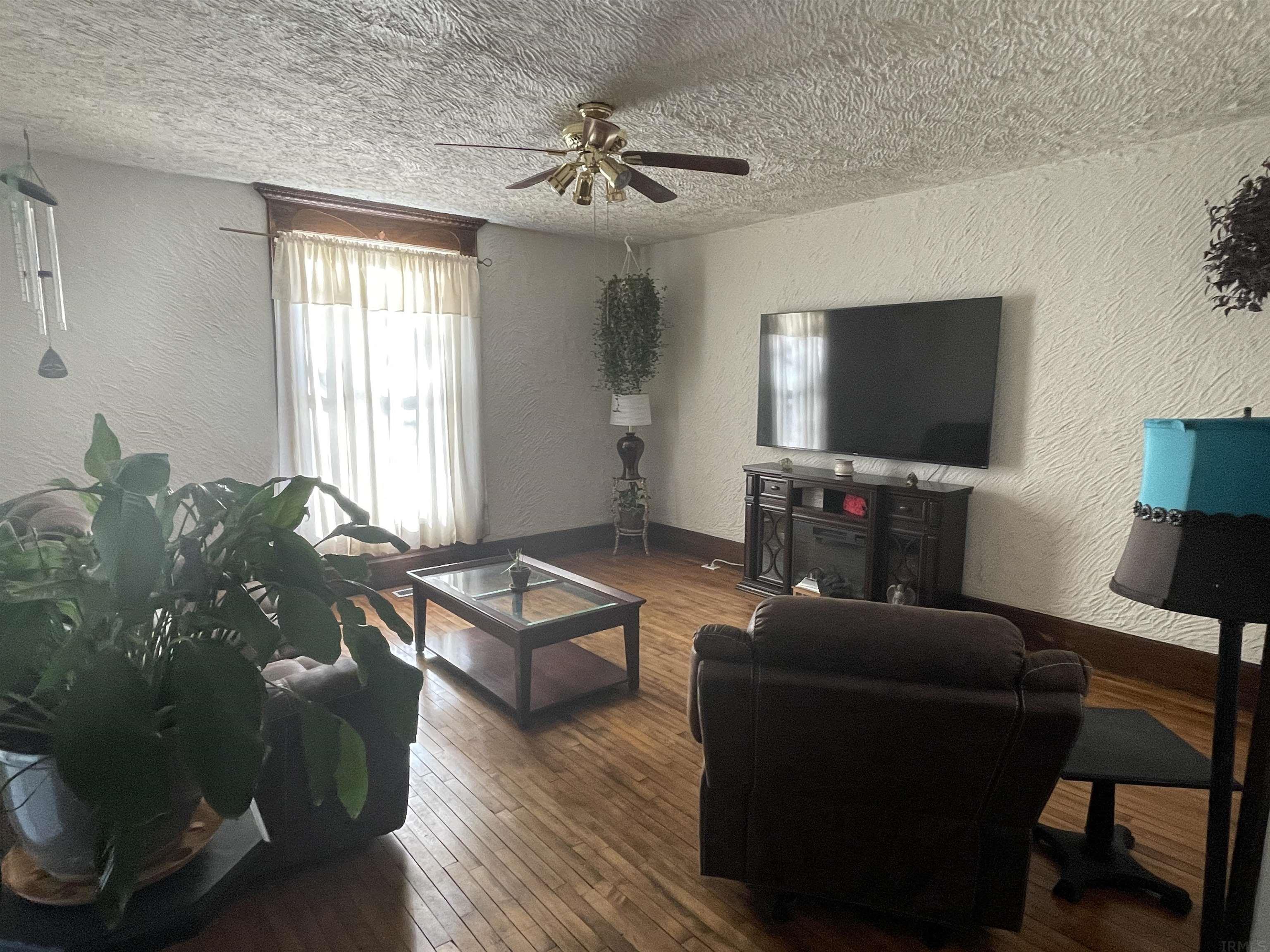 408 Shultz Street Logansport, IN 46947 - Photo 3 of 25