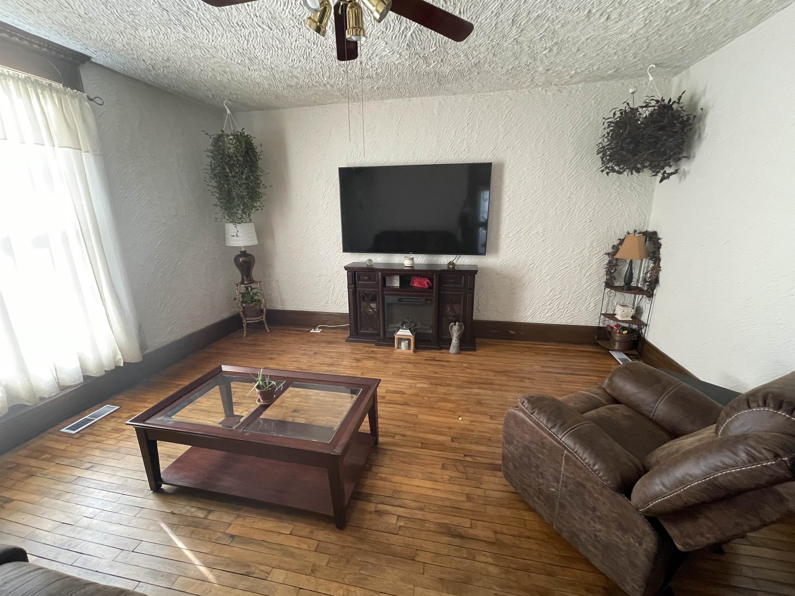 408 Shultz Street Logansport, IN 46947 - Photo 5 of 25