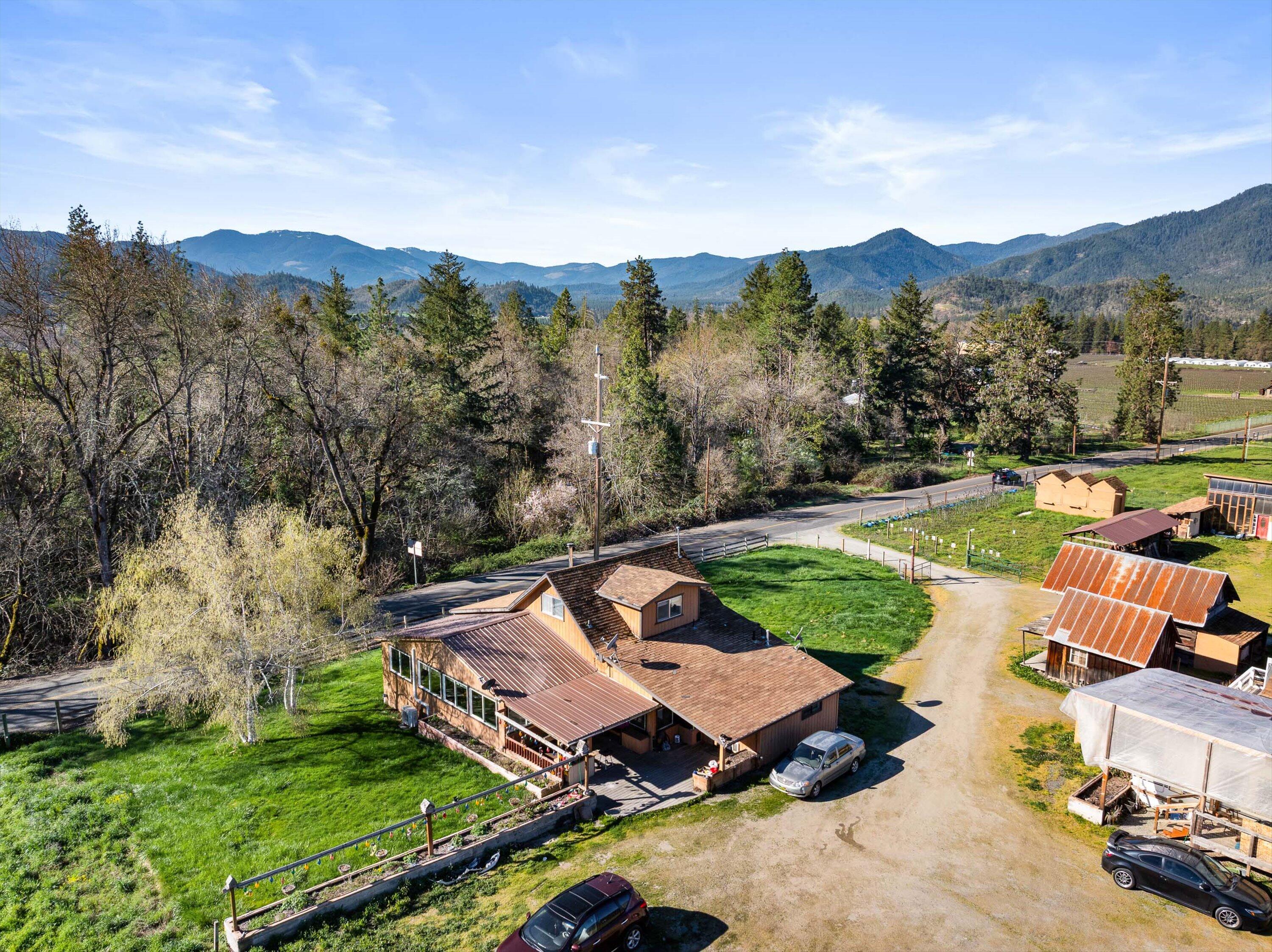 13990 North Applegate Road Grants Pass, OR 97527 - Photo 7 of 25