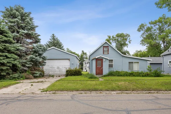 $60,000 | 118 2nd Street Southwest, Hillsboro, ND 58045