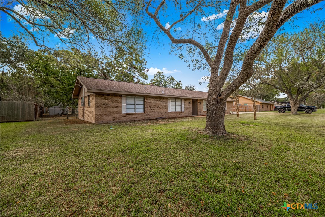 302 Brooks Road Victoria, TX 77904 - Photo 3 of 27 Gallery Image 3