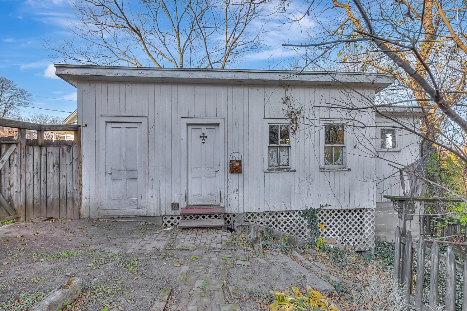 536 Front Street Lawrenceburg, IN 47025 - Photo 11 of 47