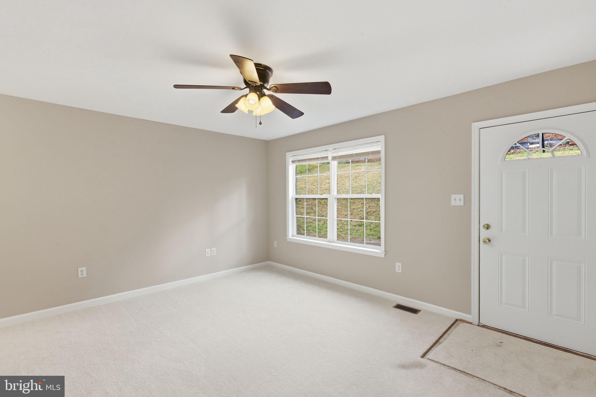 139 Wambach Court Front Royal, VA 22630 - Photo 3 of 33 Living Room