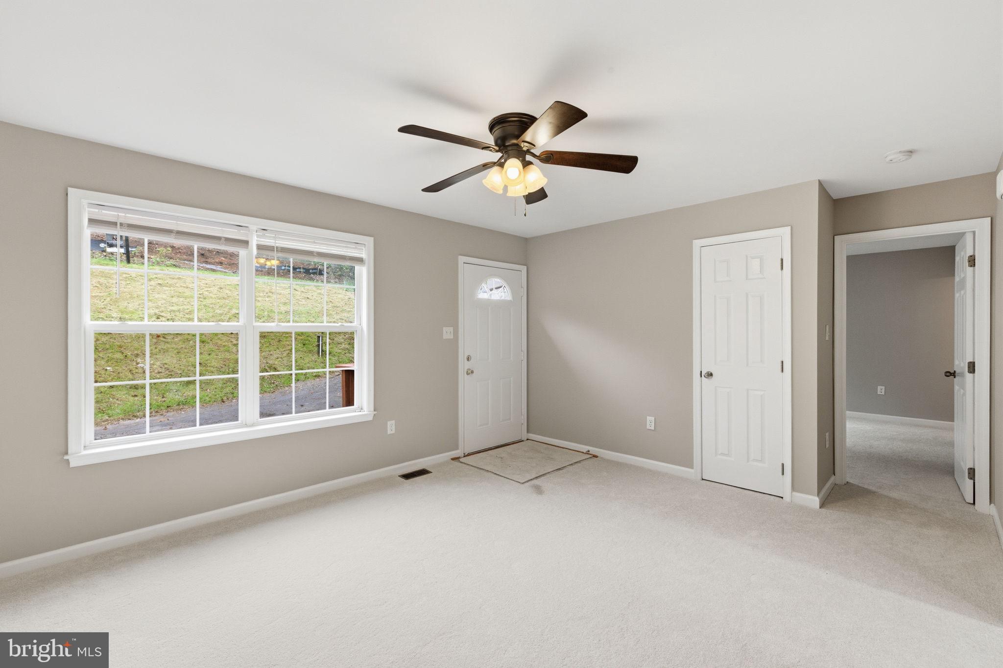 139 Wambach Court Front Royal, VA 22630 - Photo 4 of 33 Living Room