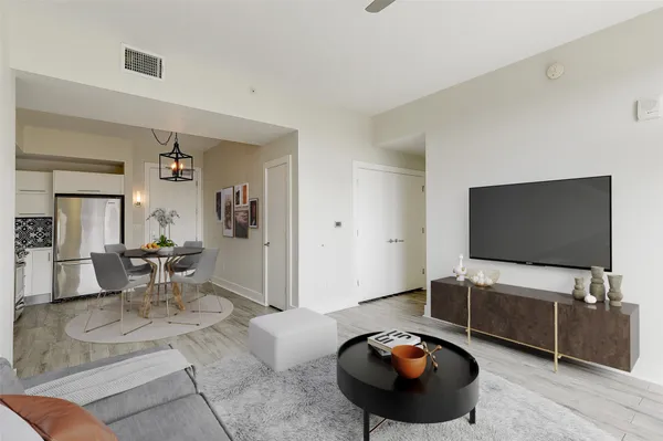 $1,900 | 603 Davis Street, Unit 1205, Austin, TX 78701