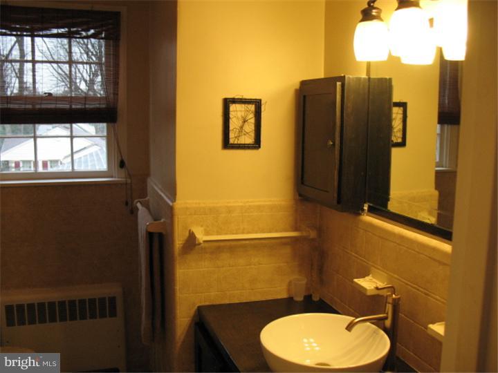 307 Brae Bourn Road Huntingdon Valley, PA 19006 - Photo 13 of 22 Bathroom