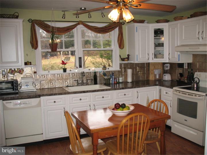307 Brae Bourn Road Huntingdon Valley, PA 19006 - Photo 7 of 22 Kitchen