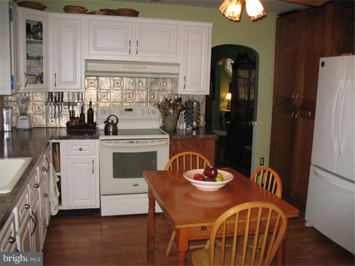 307 Brae Bourn Road Huntingdon Valley, PA 19006 - Photo 8 of 22 Kitchen
