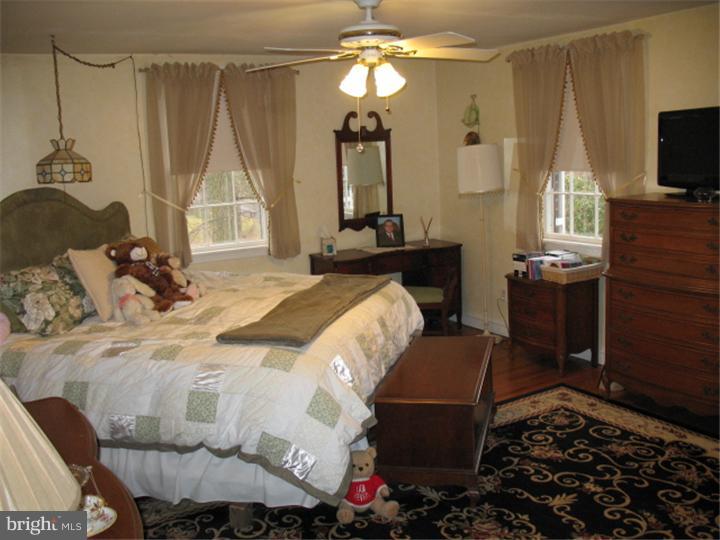307 Brae Bourn Road Huntingdon Valley, PA 19006 - Photo 9 of 22 Bedroom - Main