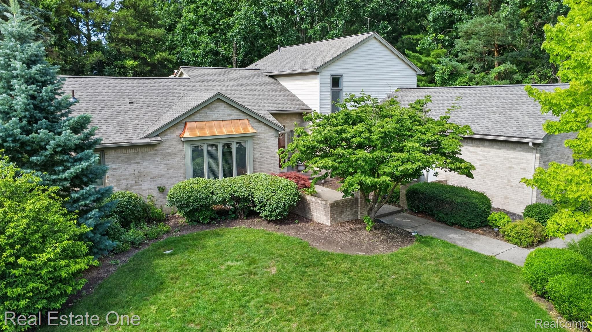 3400 Wedgewood Drive Rochester, MI 48306 - Photo 4 of 49 52) Aerial Front.jpg