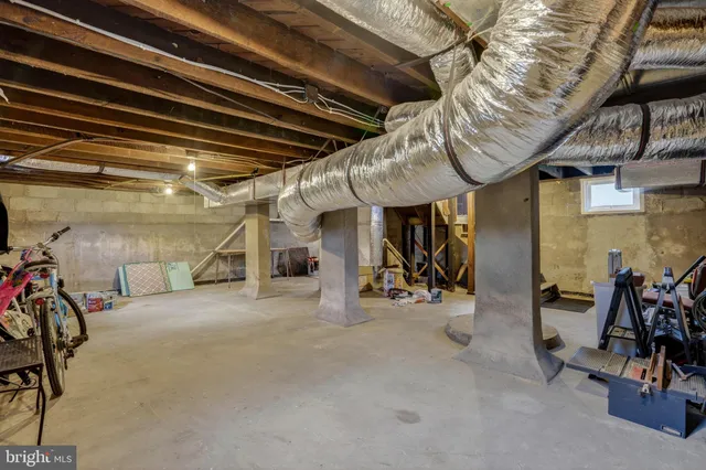 a view of a garage room