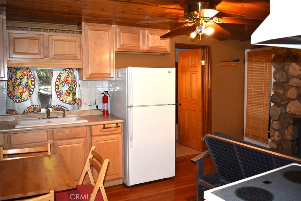 47 Ice House Mt Baldy, CA 91759 - Photo 12 of 21 Kitchen