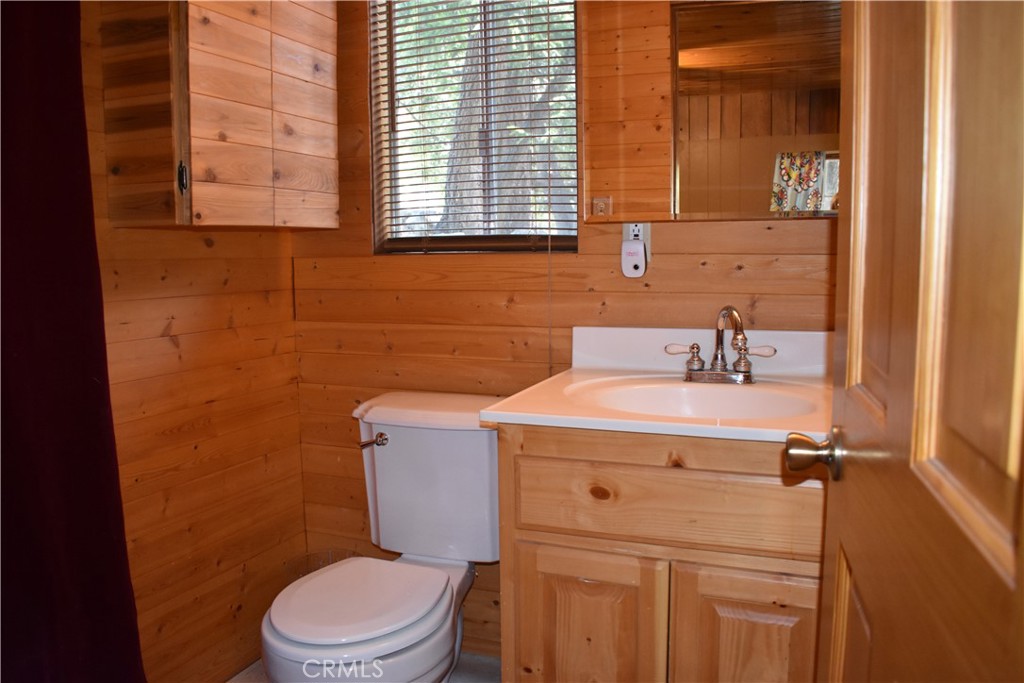 47 Ice House Mt Baldy, CA 91759 - Photo 17 of 21 Full Bath with Washer and Dryer