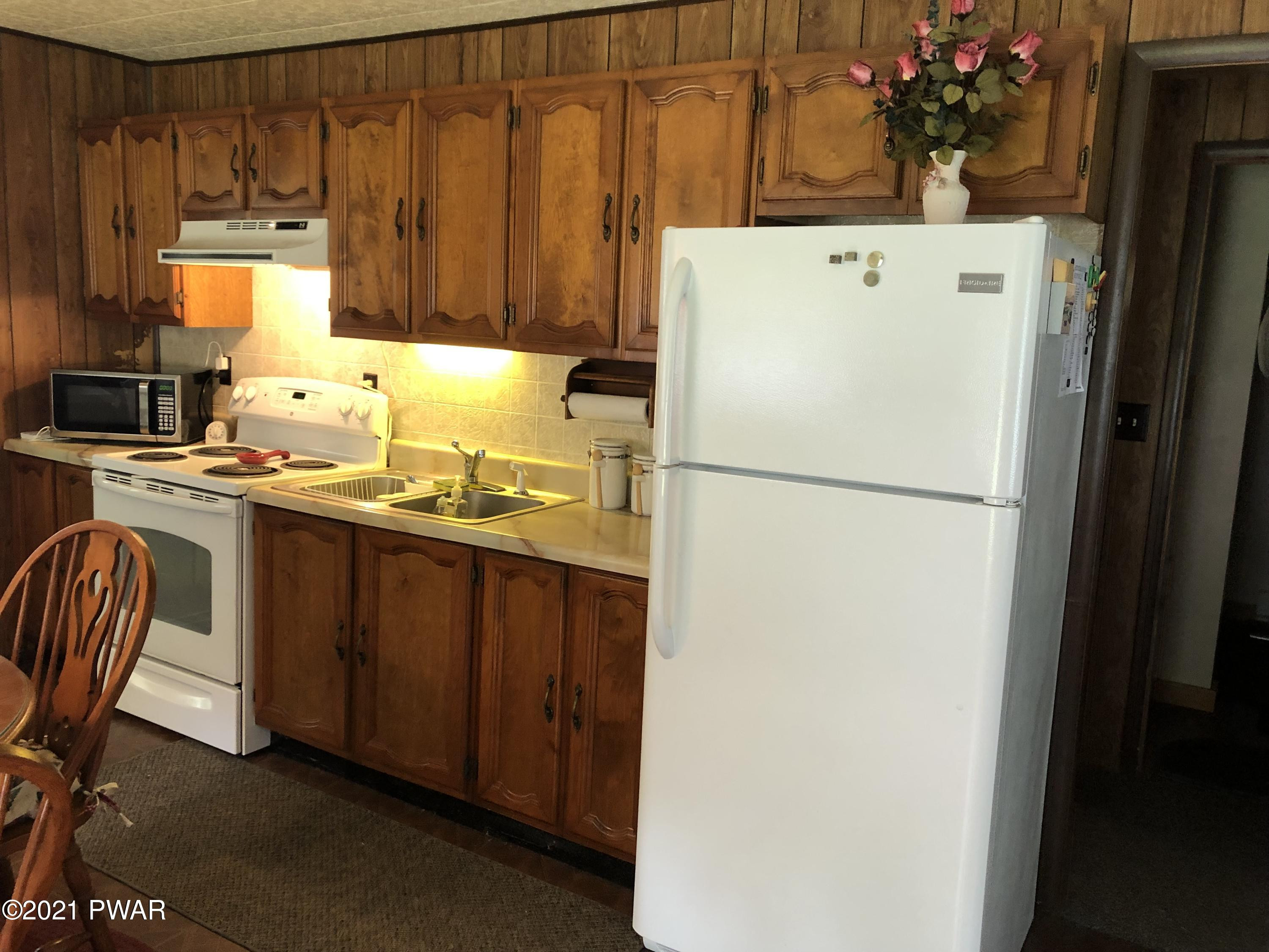 234 Tauschman Road Greentown, PA 18426 - Photo 20 of 40 Kitchen