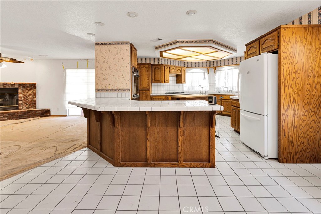 18588 Kamana Road Apple Valley, CA 92307 - Photo 15 of 47