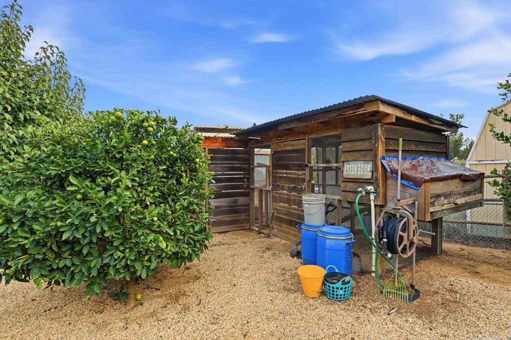 1111 Palomino Road Fallbrook, CA 92028 - Photo 58 of 64 a view of a chairs and table in the patio