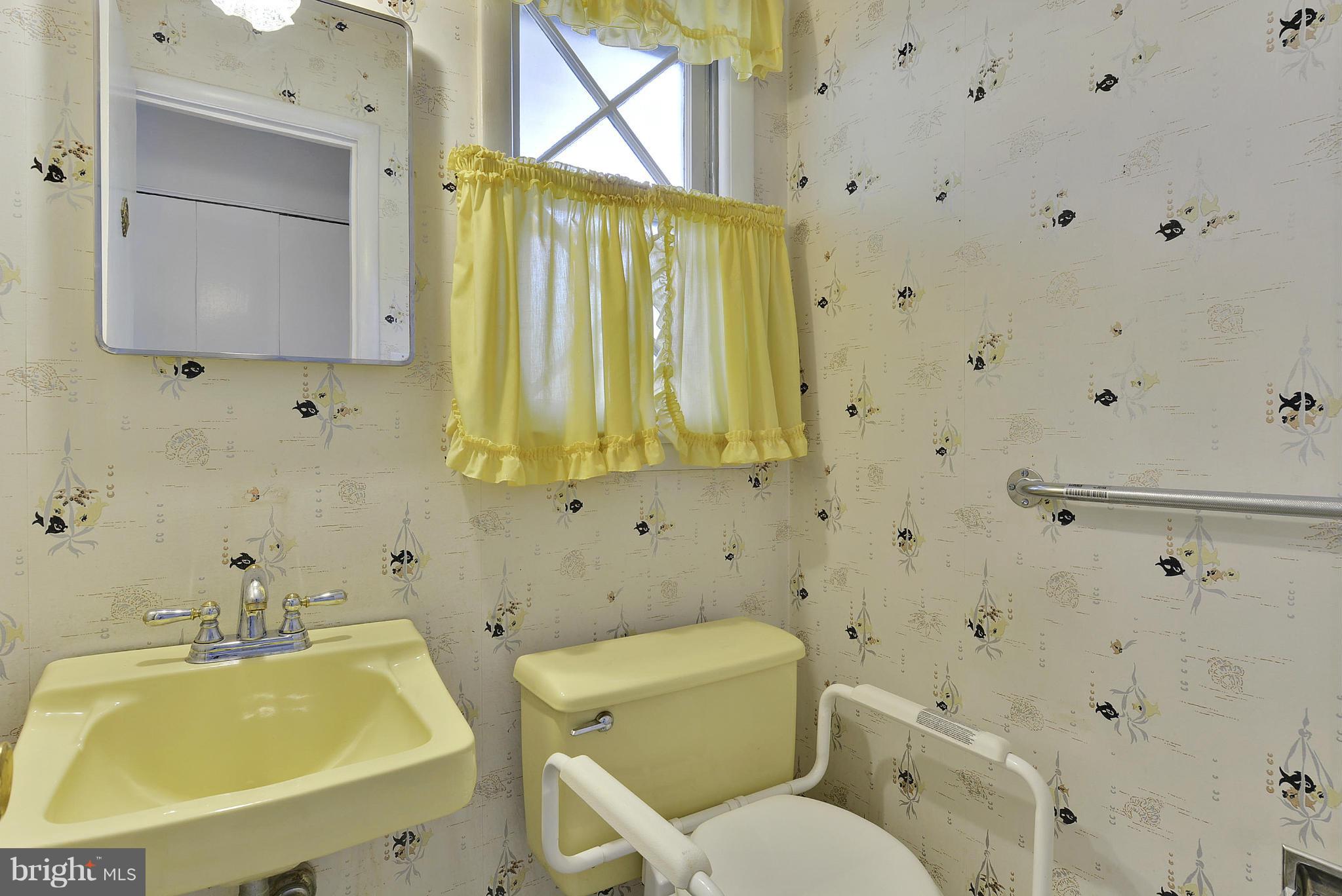 1008 Kersey Road Silver Spring, MD 20902 - Photo 15 of 30 Powder room
