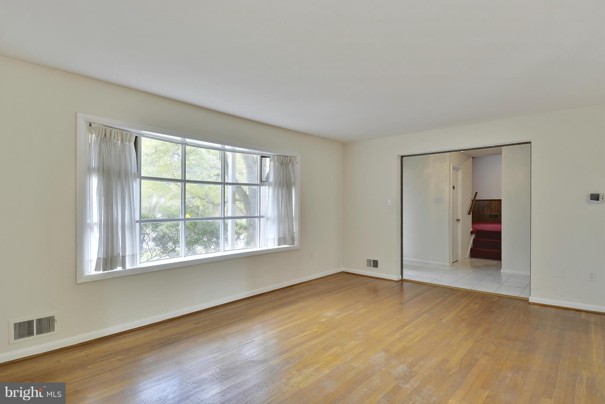1008 Kersey Road Silver Spring, MD 20902 - Photo 7 of 30 Living Room