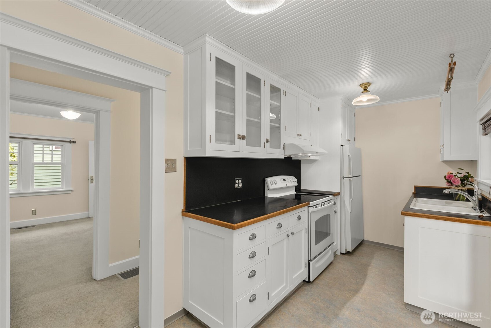 105 North 84th Street Seattle, WA 98103 - Photo 9 of 24