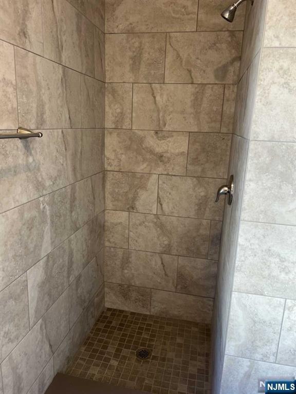 622 Warren Street, Unit 6 Harrison, NJ 07029 - Photo 5 of 5 a bathroom with a shower