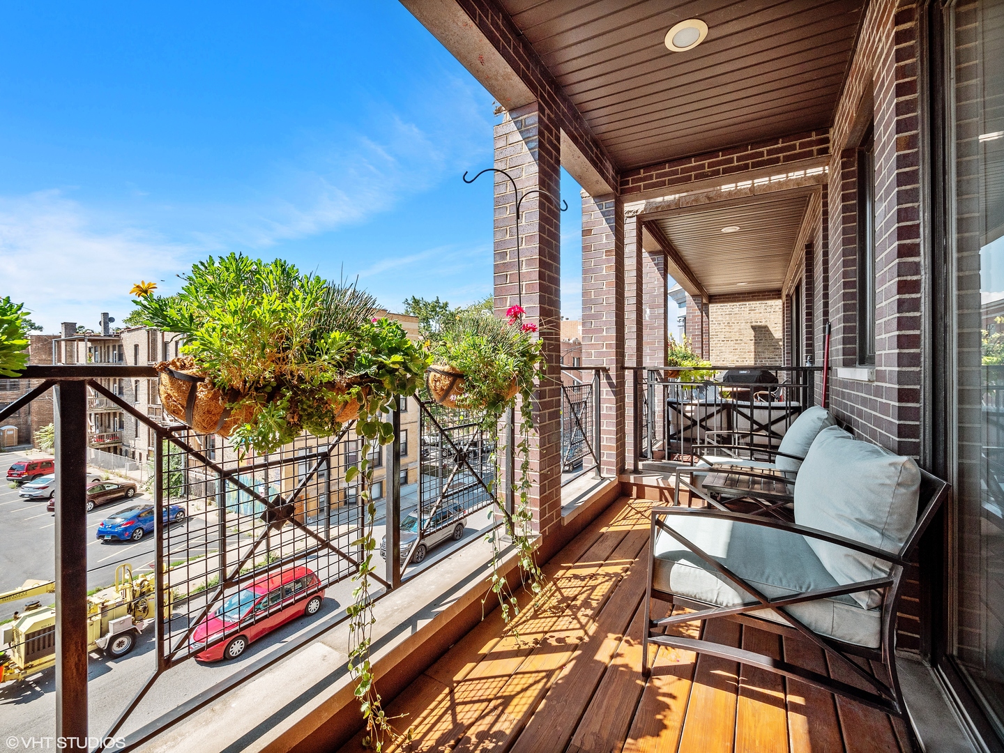 1428 West Irving Park Road, Unit 3 Chicago, IL 60613 - Photo 8 of 18 a view of an outdoor seating