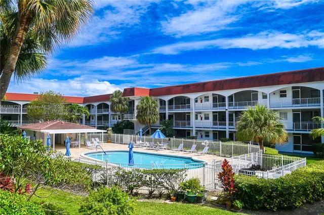 $262,900 | 581 Blue Heron Drive, Unit 112B, Hallandale Beach, FL 33009