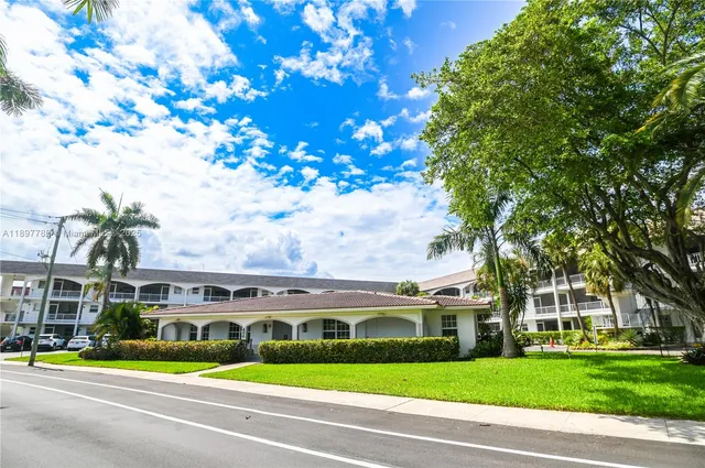 $262,900 | 581 Blue Heron Drive, Unit 112B, Hallandale Beach, FL 33009
