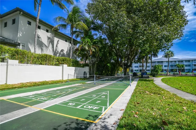 $262,900 | 581 Blue Heron Drive, Unit 112B, Hallandale Beach, FL 33009