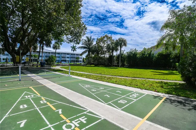 $262,900 | 581 Blue Heron Drive, Unit 112B, Hallandale Beach, FL 33009