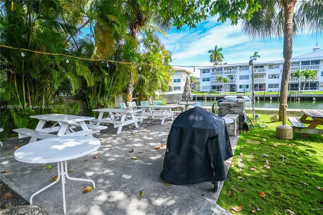 $262,900 | 581 Blue Heron Drive, Unit 112B, Hallandale Beach, FL 33009