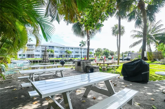 $262,900 | 581 Blue Heron Drive, Unit 112B, Hallandale Beach, FL 33009
