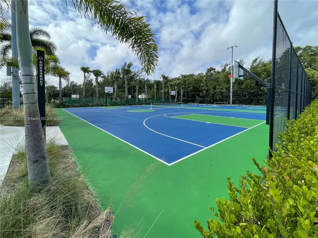 $262,900 | 581 Blue Heron Drive, Unit 112B, Hallandale Beach, FL 33009