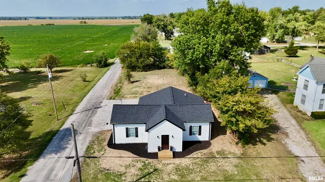 $230,000 | 309 West Main Street, Ewing, IL 62836