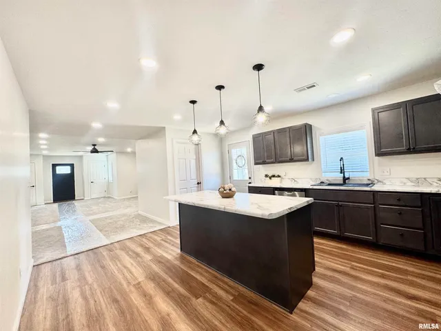 $230,000 | 309 West Main Street, Ewing, IL 62836