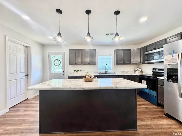 $230,000 | 309 West Main Street, Ewing, IL 62836