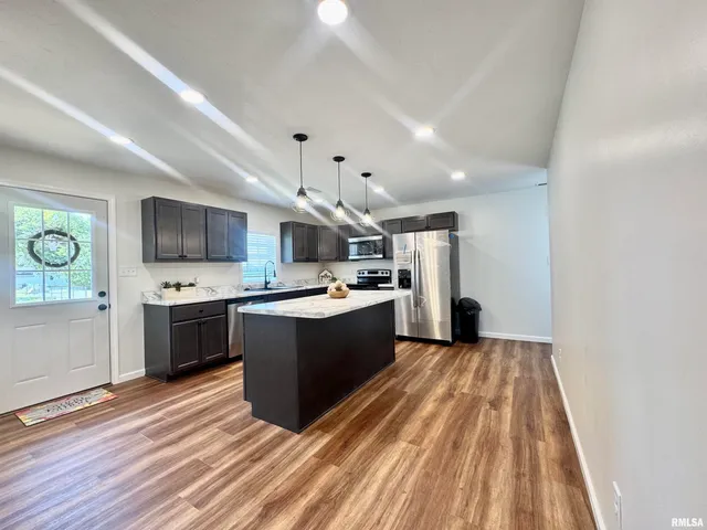 $230,000 | 309 West Main Street, Ewing, IL 62836